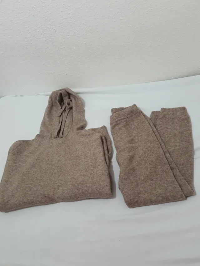 Conjunto mujer jersey y pantalón beige