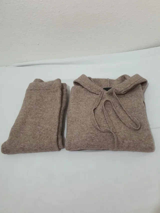 Conjunto mujer jersey y pantalón beige