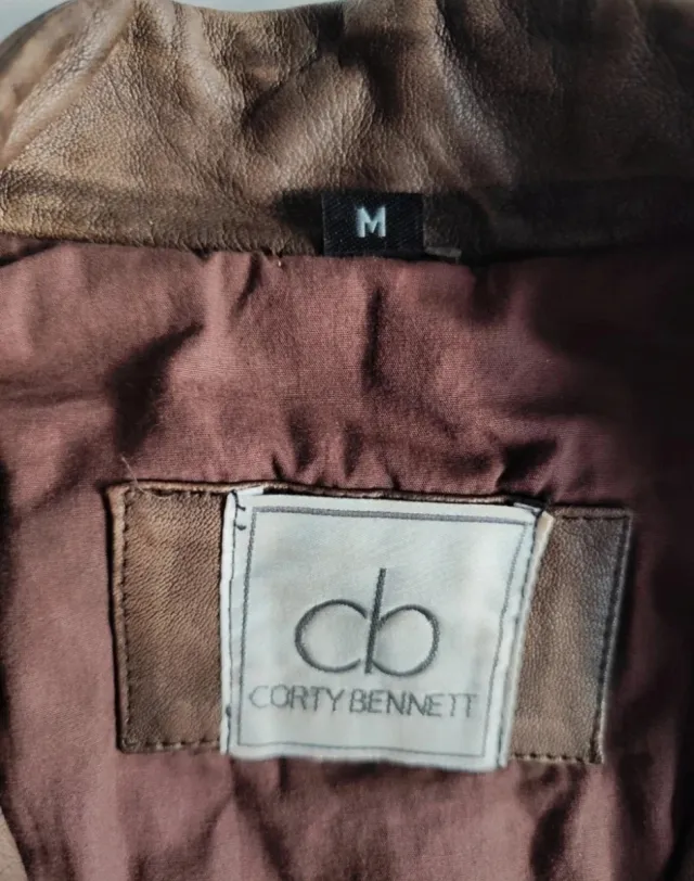 Chaqueta de piel marrón