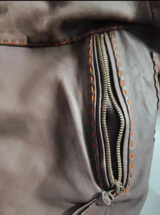 Chaqueta de piel marrón