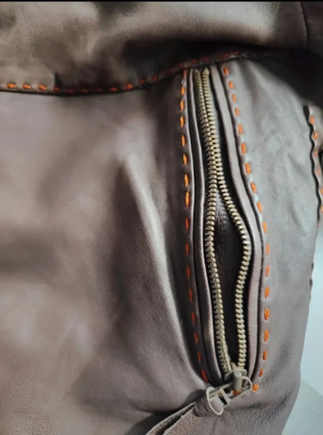 Chaqueta de piel marrón