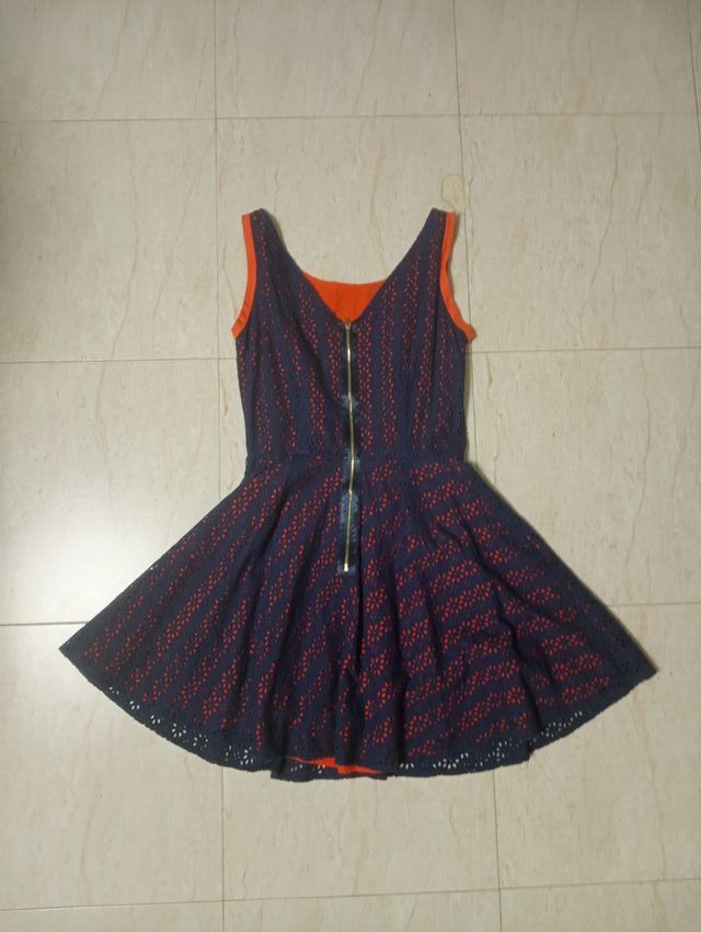 Vestido Morgan azul marino y naranja