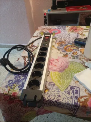 Regleta aluminio 6 enchufes con interruptor