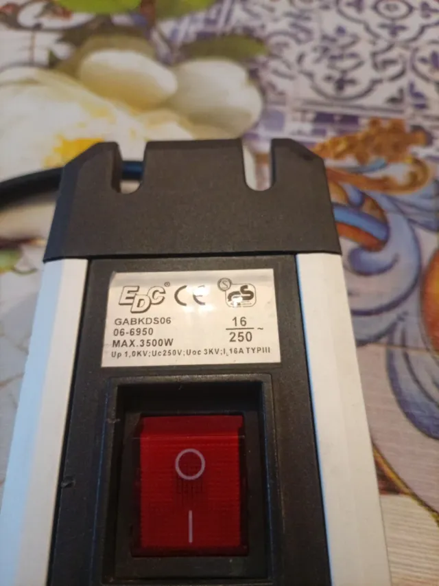 Regleta aluminio 6 enchufes con interruptor