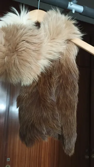 Dos Bufandas de pelo beige y marrón