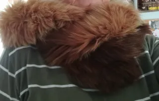 Dos Bufandas de pelo beige y marrón