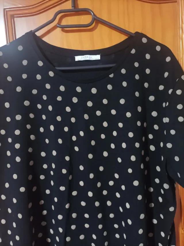 Camiseta Zara lunares negra talla XL