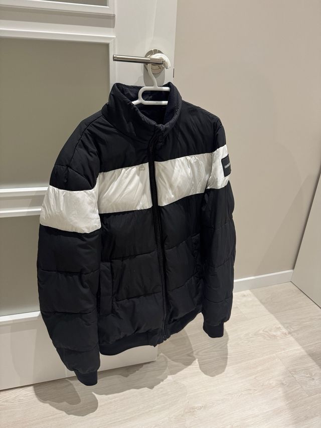 Abrigo Calvin Klein Negro y Blanco