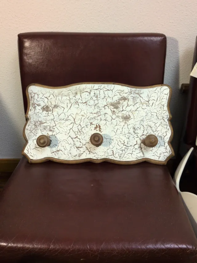 Perchero vintage madera blanco y marrón