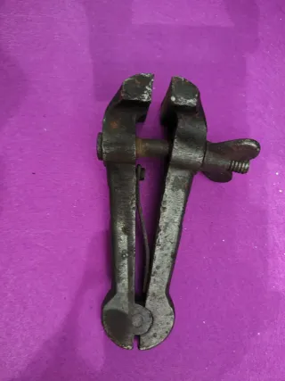 Antigua herramienta de banco