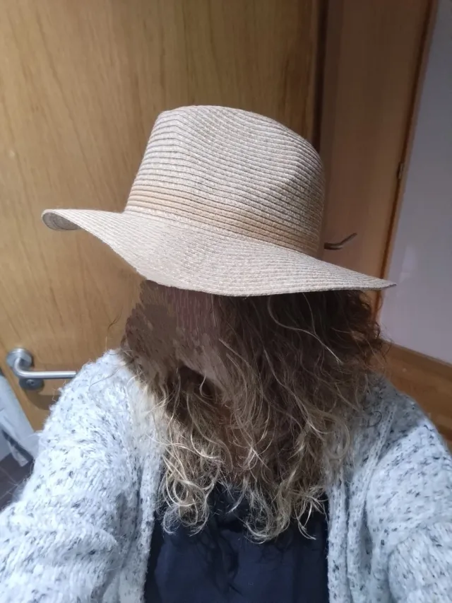 Sombrero de paja beige y marrón