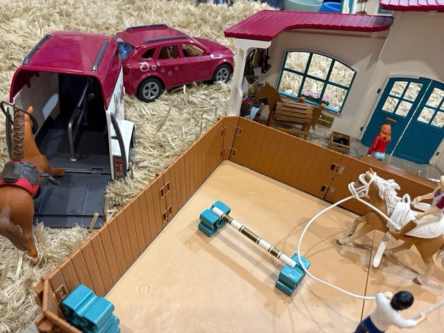 Gran establo para caballos de juguete