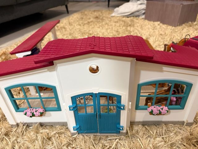 Gran establo para caballos de juguete