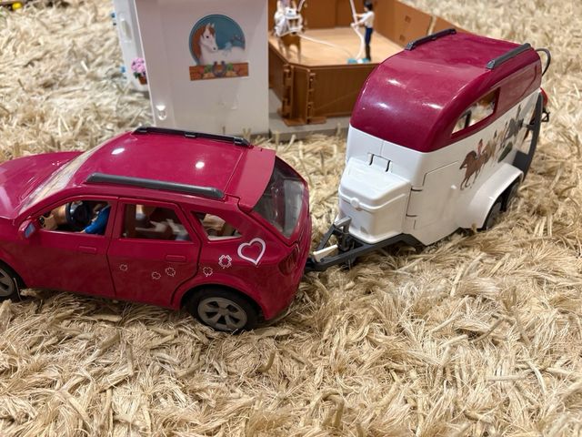 Gran establo para caballos de juguete