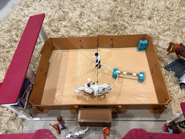 Gran establo para caballos de juguete