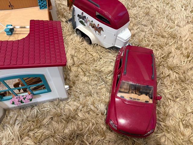 Gran establo para caballos de juguete