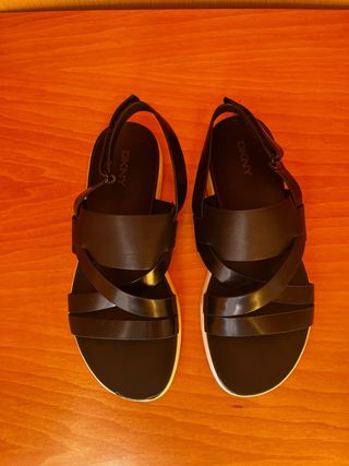 Sandalias negras DKNY