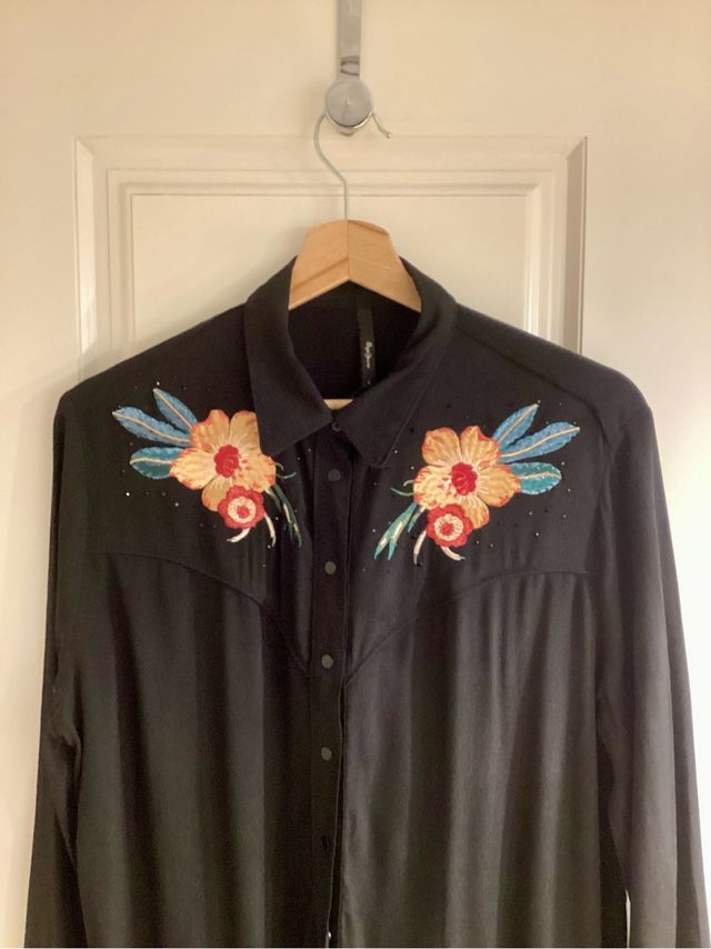Camisa Negra Pepe Jeans Bordada Flores