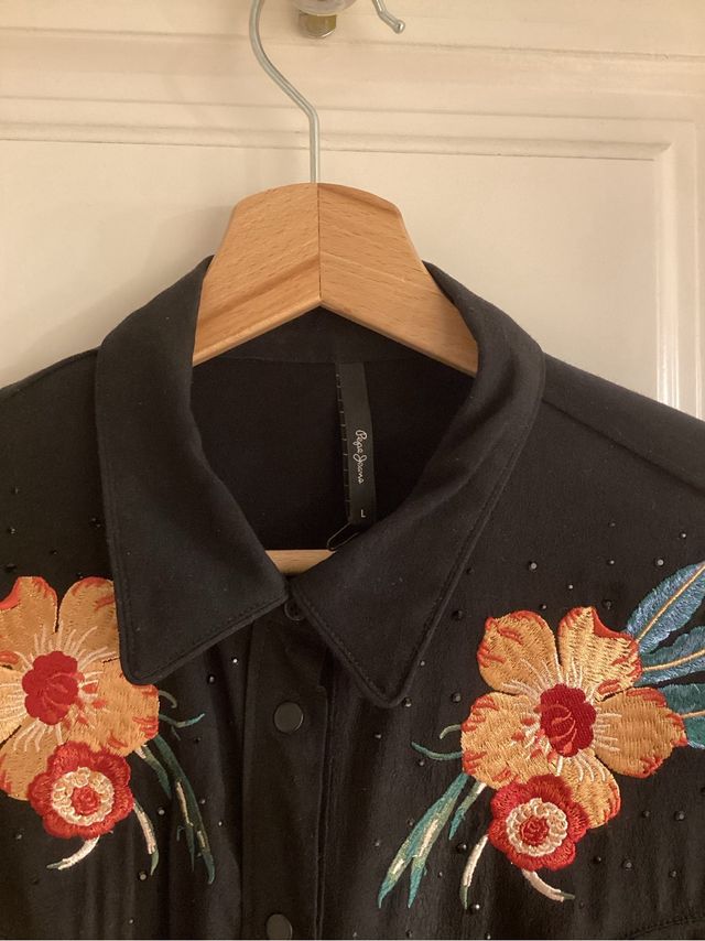 Camisa Negra Pepe Jeans Bordada Flores