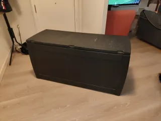 Baúl de resina negro