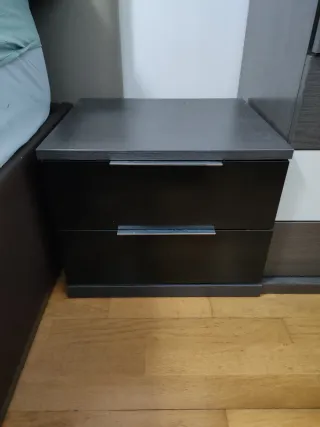 Cabecero 1,60 m y mesillas de noche.