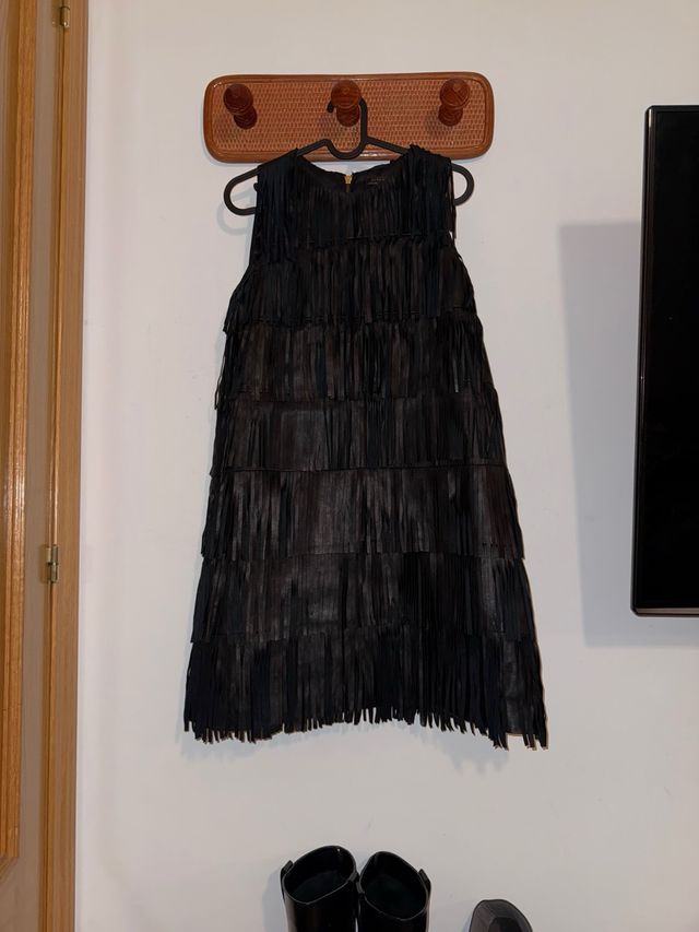 Vestido Zara negro flecos