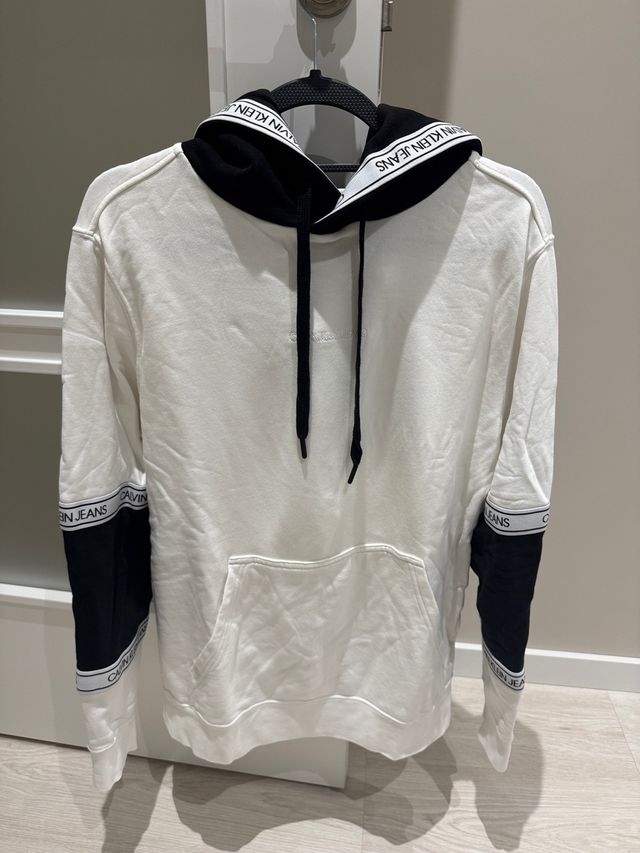 Sudadera Calvin Klein Blanca y Negra