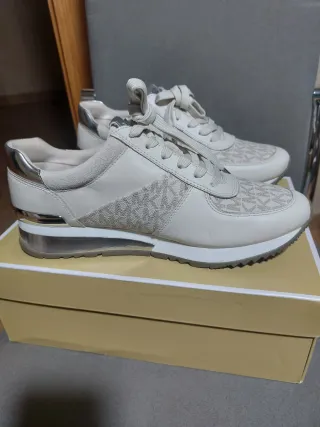 Zapatillas Michael Kors Talla 39 Blancas y Plata