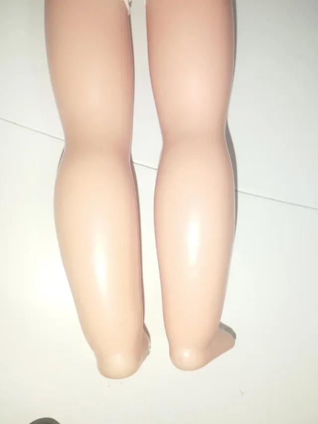 Bambola Nancy bionda anni '70 con stile iconico