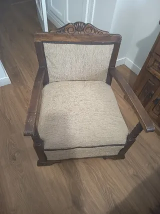 Descalzadora antigua de madera tallada