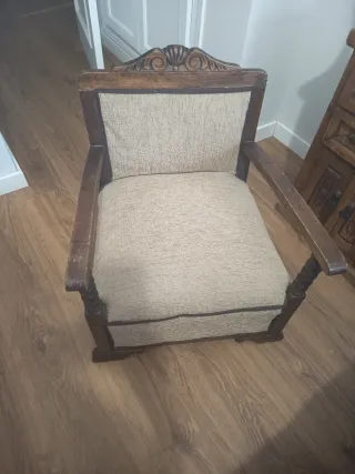 Descalzadora antigua de madera tallada