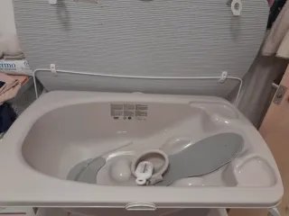 Cambiador bañera con estante organizador (Jané)