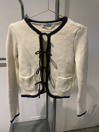 Chaqueta Zara Beige y Negra sin usar