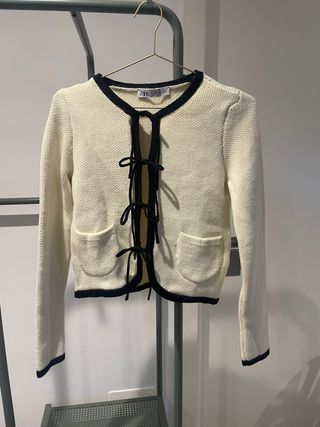 Chaqueta Zara Beige y Negra sin usar