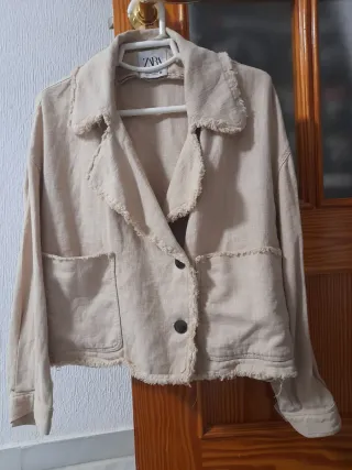 Chaqueta Zara Beige
