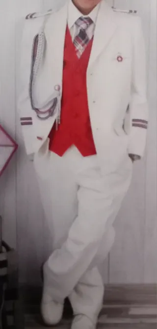 Traje de Comunión Blanco con Chaleco Rojo