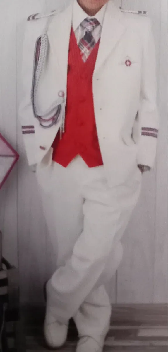 Traje de Comunión Blanco con Chaleco Rojo