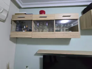 Mueble de salón madera y cristal