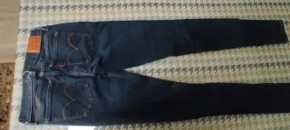 Pantalón Levis vaquero skinny 710 azul