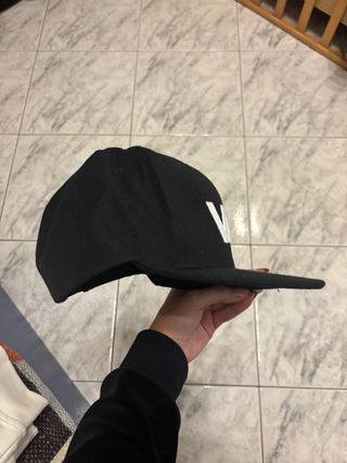 Cappello Vans nero con logo bianco