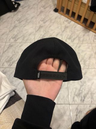 Cappello Vans nero con logo bianco