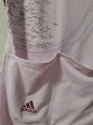 Camiseta Adidas sin mangas rosa y morada