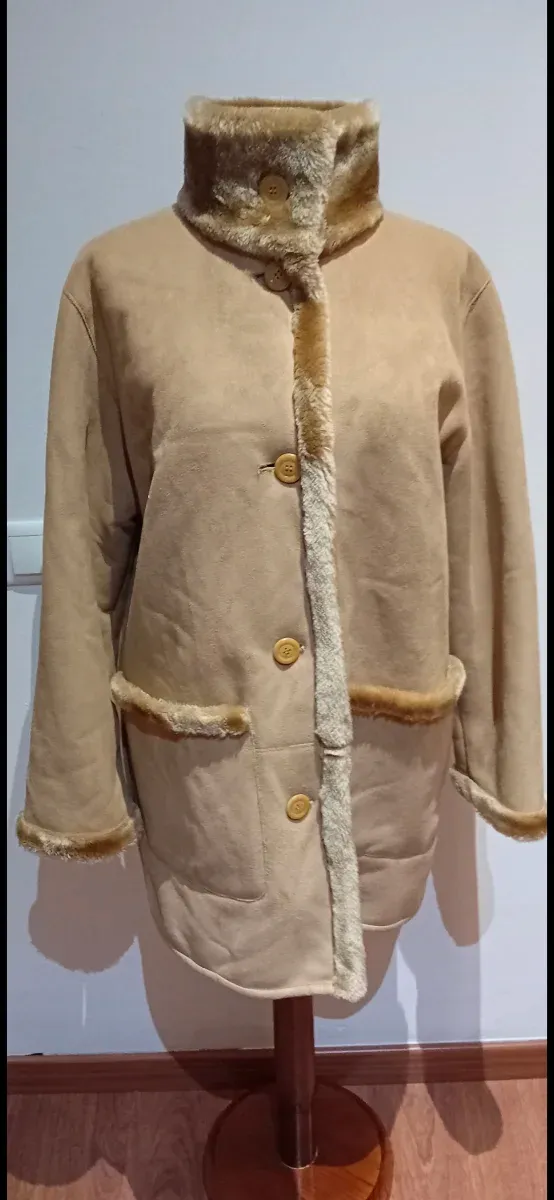 Cappotto donna beige con fodera in pelliccia
