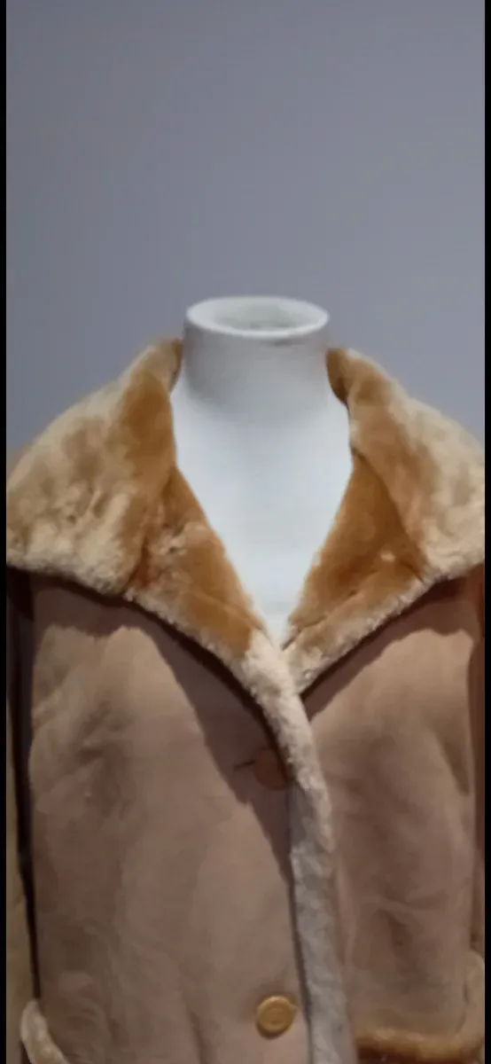 Cappotto donna beige con fodera in pelliccia