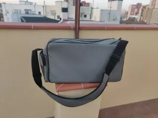 Cámara VHS Hitachi con fundas y cintas