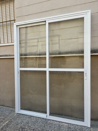 Ventana corredera blanca de  158 x 209