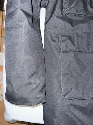 Parka Negra Closure London con Capucha