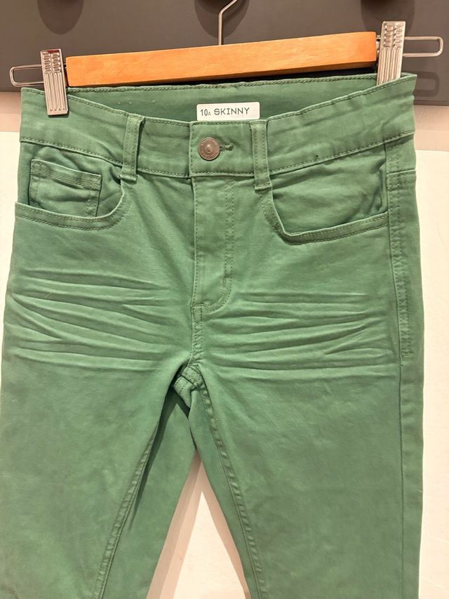 Pantalón niño verde skinny talla 10