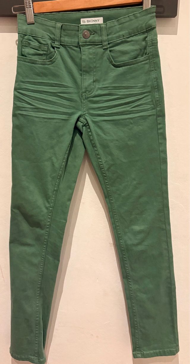 Pantalón niño verde skinny talla 10
