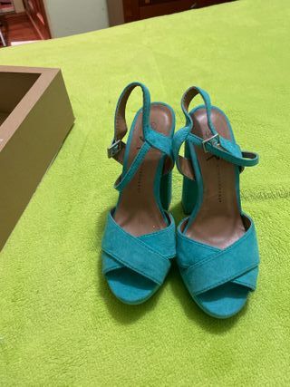 Zapatos Bershka rojos